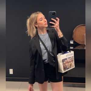 Meet your Posher, Tia